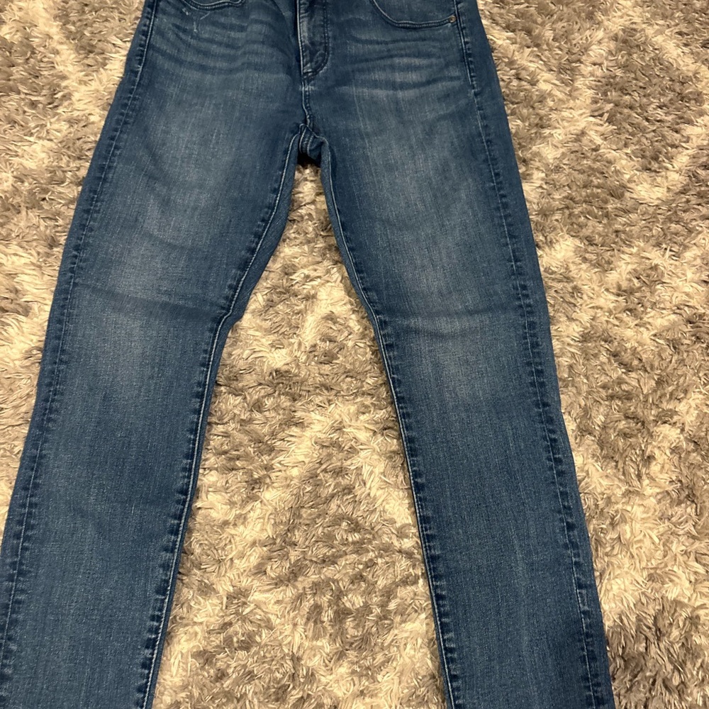 Women's LOFT Blue Demim Jeans - distressed bottoms Size 28/6 NWOT - Picture 9 of 11
